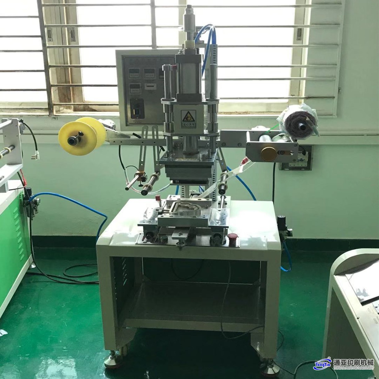 TYH-200FCC食品包裝盒封口轉(zhuǎn)印機(jī)