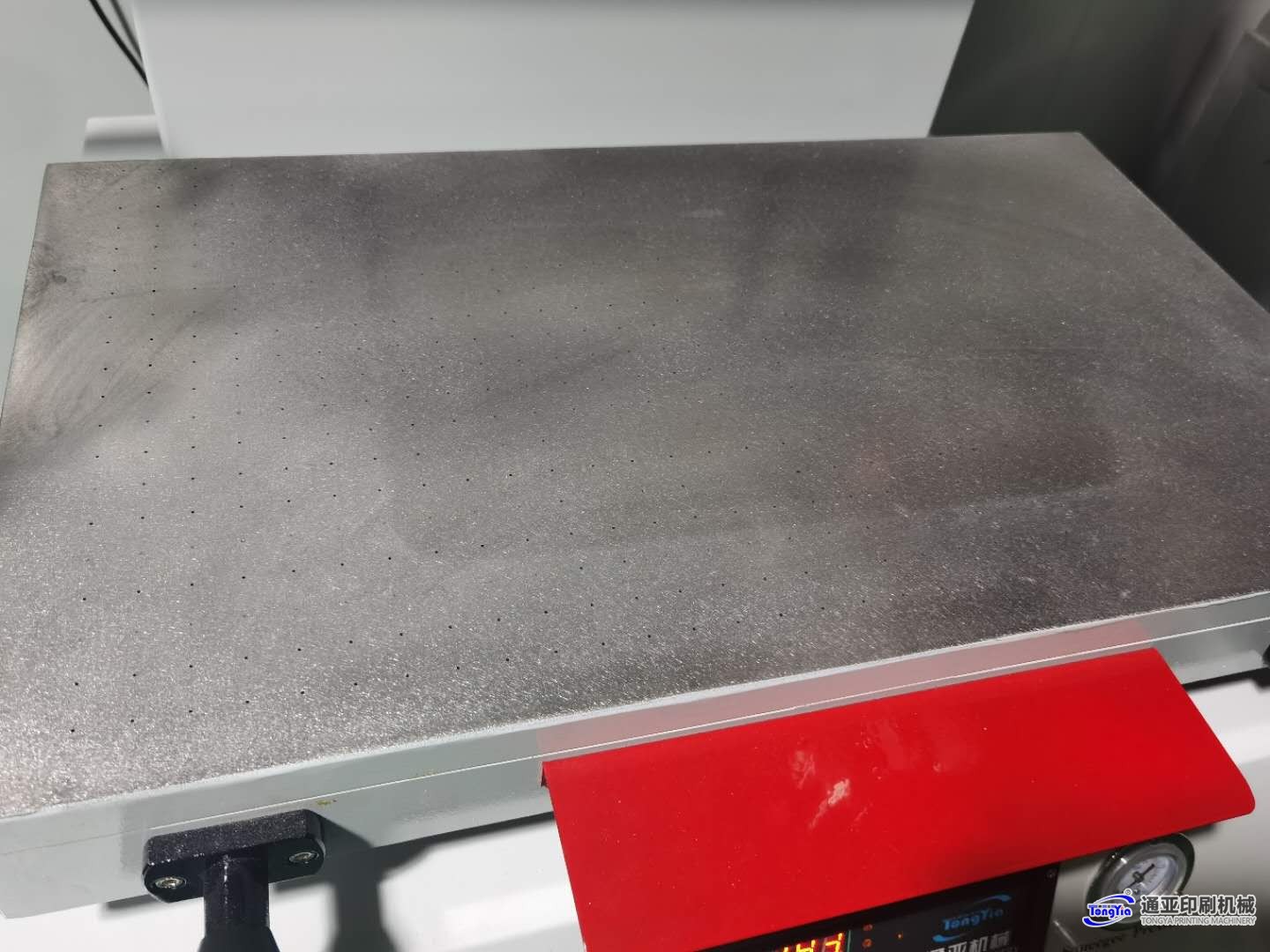 TYS-3050P氣動(dòng)吸氣式平面絲印機(jī)