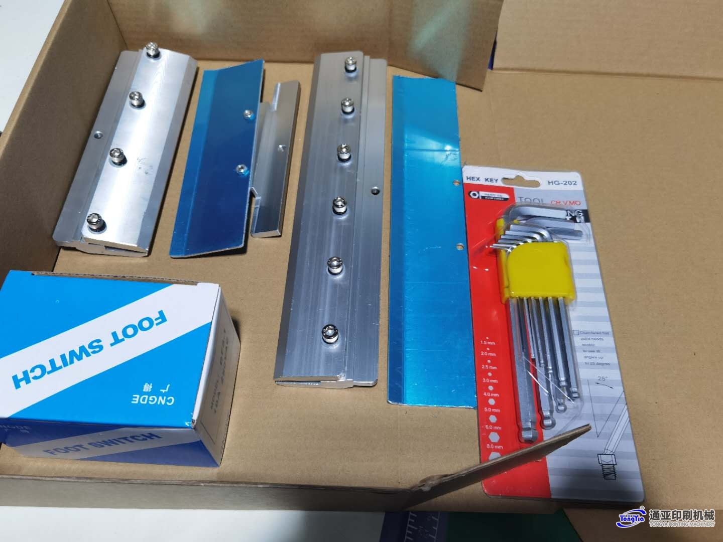 TYS-3050P氣動(dòng)吸氣式平面絲印機(jī)