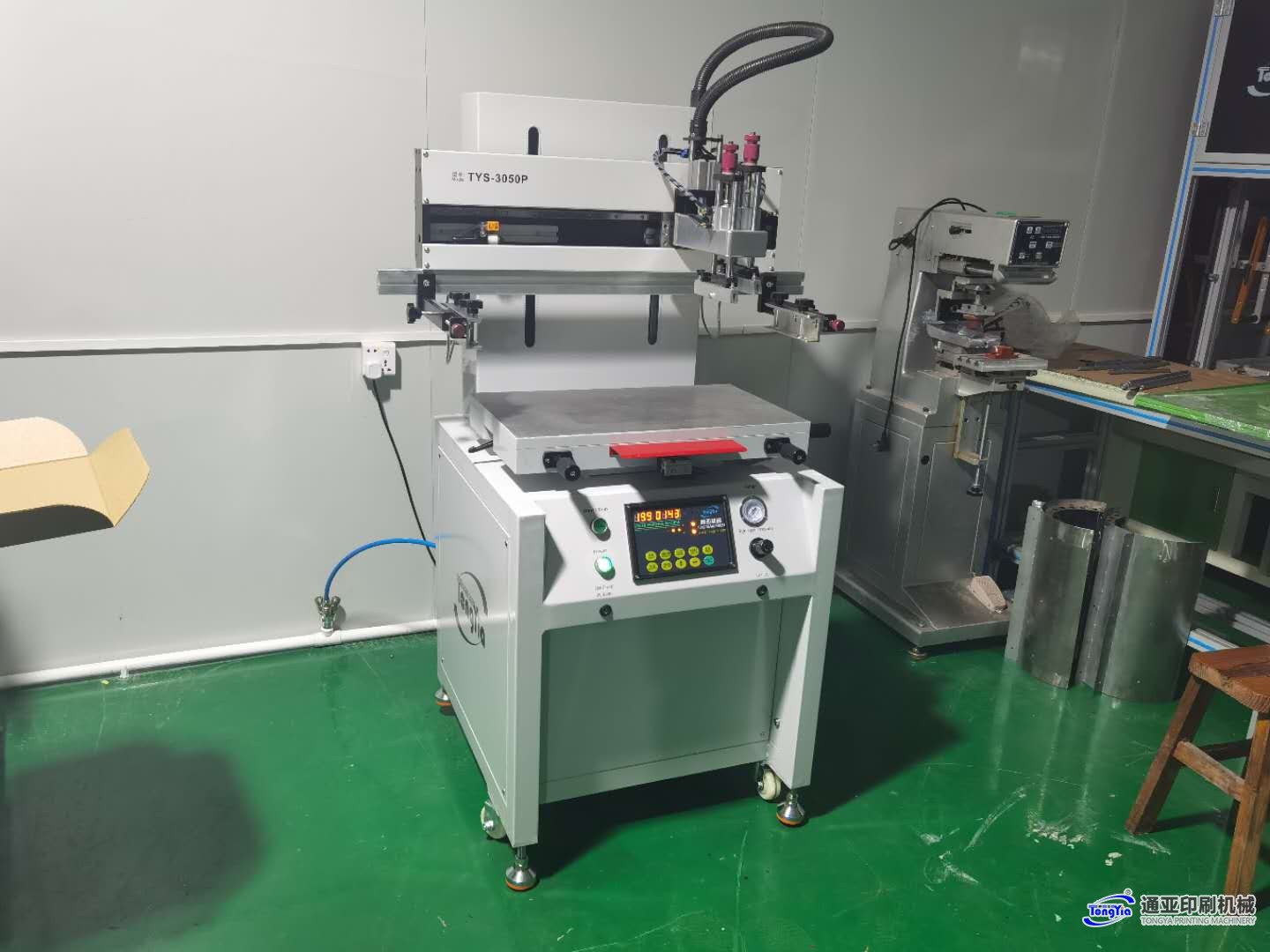 TYS-3050P氣動(dòng)吸氣式平面絲印機(jī)